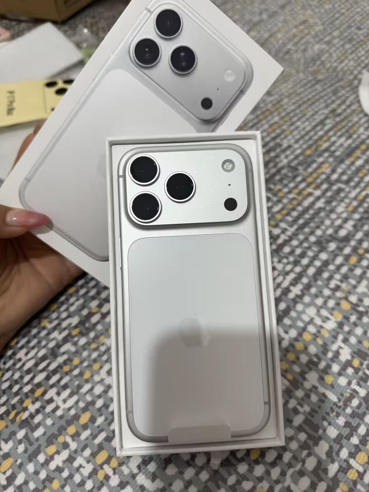 Apple iPhone 17 Pro Max 256GB  Cosmic  Silver