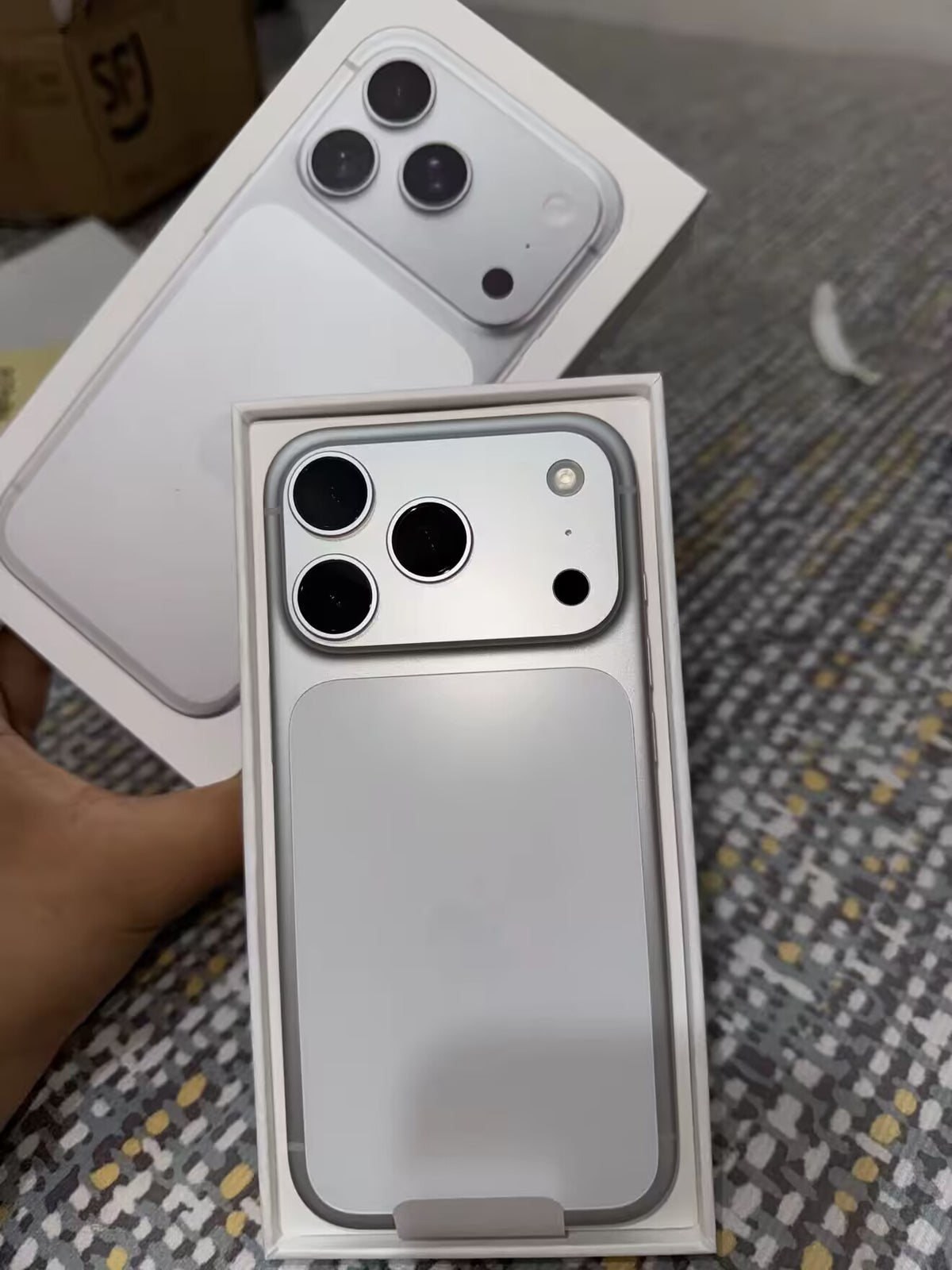 Apple iPhone 17 Pro Max 256GB  Cosmic  Silver